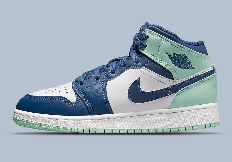 air-jordan-1-mid-gs-blue-mint-554725-413-6