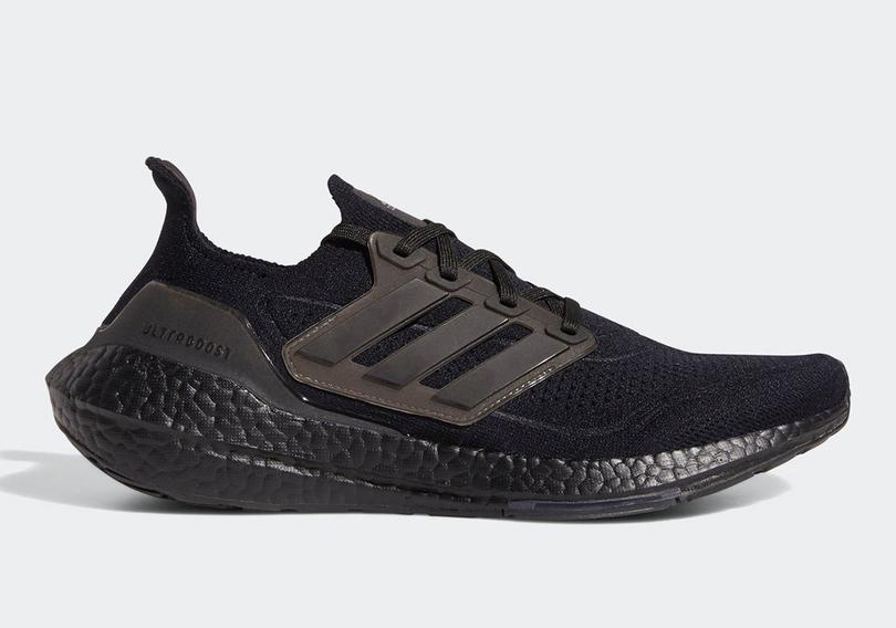 adidas-ultraboost-21-triple-black-FY0306-07