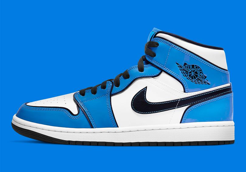 air-jordan-1-mid-signal-blue-DD6834-402-2